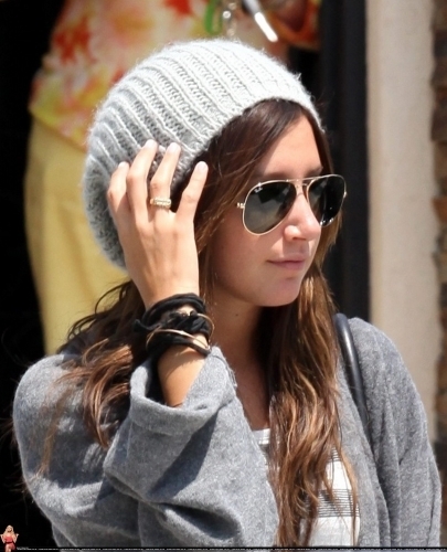 Ashley leaves her house to head to LAX to catch a flight to Europe - May 27 2009 Ashley-ashley-tisdale-6432543-405-500