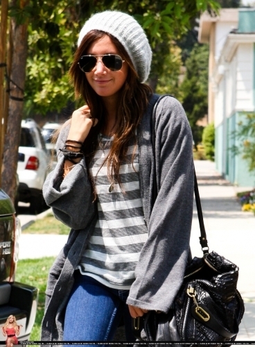 Ashley leaves her house to head to LAX to catch a flight to Europe - May 27 2009 Ashley-ashley-tisdale-6432545-368-500