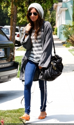 Ashley leaves her house to head to LAX to catch a flight to Europe - May 27 2009 Ashley-ashley-tisdale-6432546-299-500