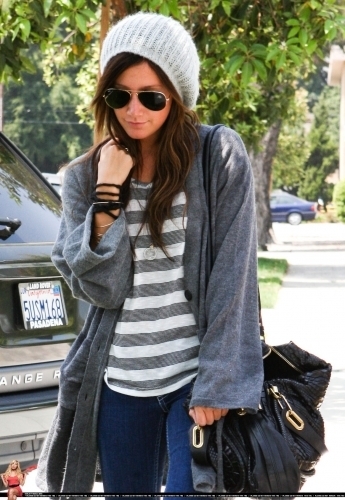 Ashley leaves her house to head to LAX to catch a flight to Europe - May 27 2009 Ashley-ashley-tisdale-6432547-345-500