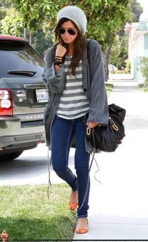 Ashley leaves her house to head to LAX to catch a flight to Europe - May 27 2009 Ashley-ashley-tisdale-6432548-305-500