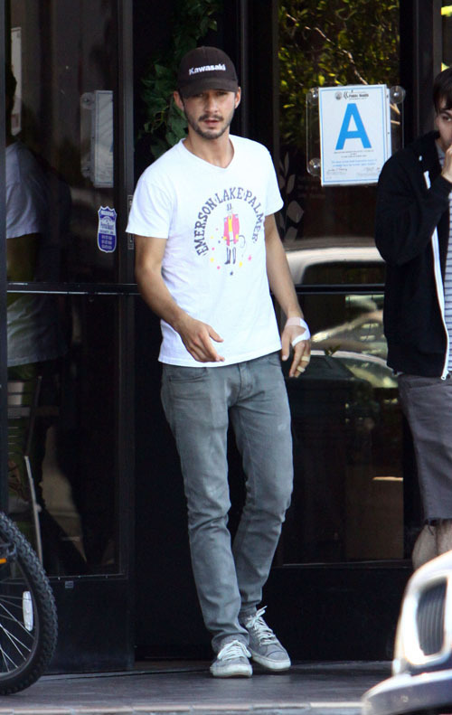 Differents pictures of Shia Labeouf Shia-in-Studio-City-shia-labeouf-6430495-500-791