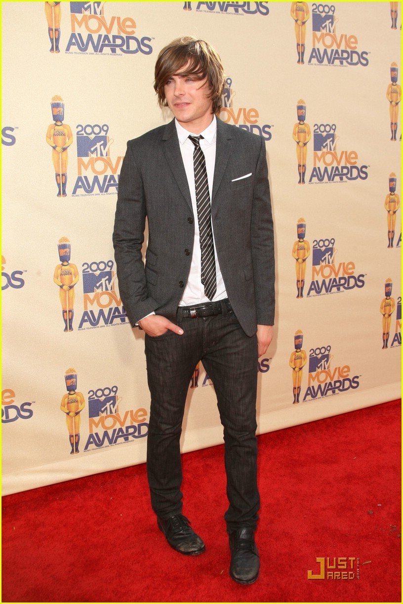 صور لزاك ايفرون Zac-2009-MTV-Movie-Awards-zac-efron-6497405-816-1222