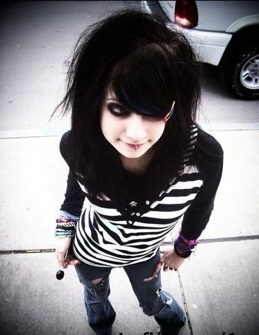 صور  ايمو coool  style بنات Emo-Girl-emo-girls-6657664-373-482