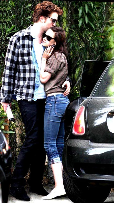 Album de fotos, 5ta. temporada Robsten-robert-pattinson-and-kristen-stewart-6682196-468-831