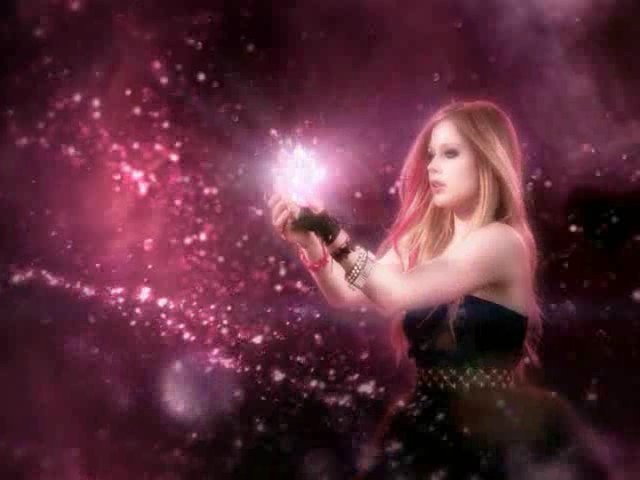  صور افريل لافين من دعاية تبع عطرها Black Star Avril-Lavigne-avril-lavigne-6766175-640-480