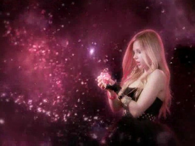  صور افريل لافين من دعاية تبع عطرها Black Star Avril-Lavigne-avril-lavigne-6766178-640-480