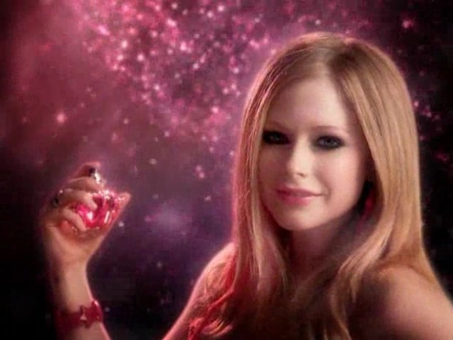  صور افريل لافين من دعاية تبع عطرها Black Star Avril-Lavigne-avril-lavigne-6766186-640-480