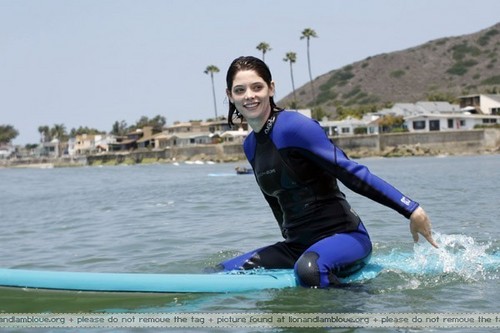Paparazzo slike Oakley-Learn-to-Ride-Surf-Camp-twilight-series-6704789-500-333