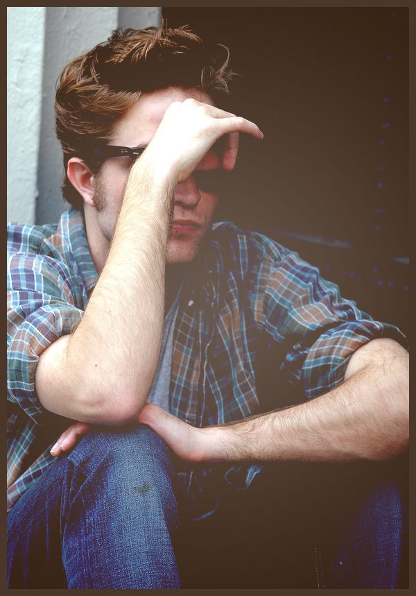 Robert Pattinson <3 Robert-Remember-Me-Picspam-robert-pattinson-6727610-600-859