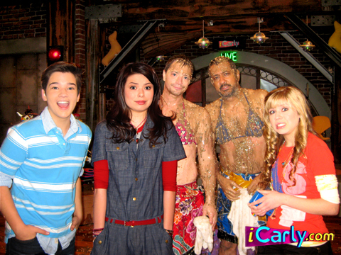 مسلسل iCarly  رووووعه (صور) I-take-on-Dingo-icarly-6793013-480-360