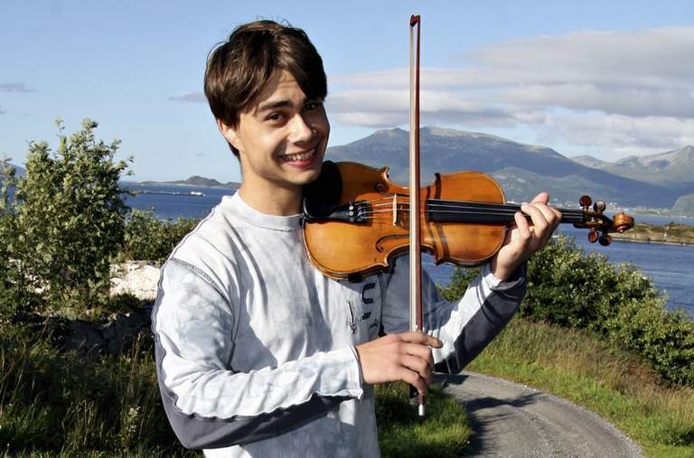 Alexander Resimleri - Sayfa 2 Sashenka-alexander-rybak-6849829-768-507