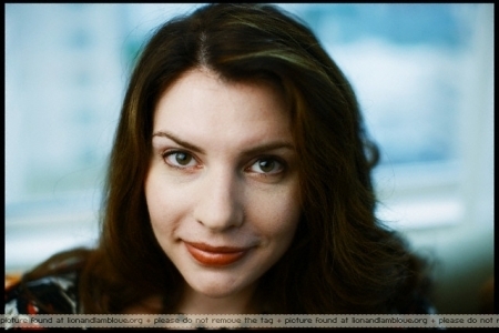 Stephenie Meyer Fotoları :D New-Stephenie-photoshoot-stephenie-meyer-7049288-450-300