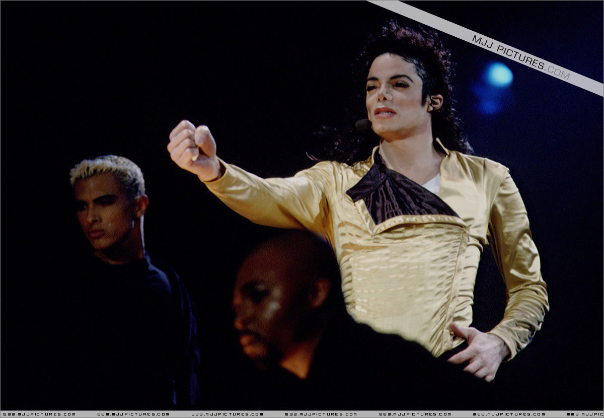 Foto do dia - Página 7 MJ-Dangerous-Tour-michael-jackson-7216784-1200-830