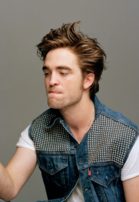 Najbolja Robertova slika Robert-Pattinson-Sexy-twilight-crepusculo-7381831-578-841