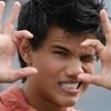 N°11 Une nounou pour le petit Kostos Taylor-33-taylor-lautner-7372763-100-100