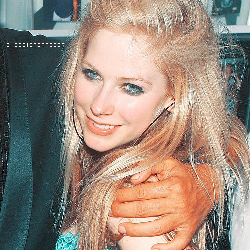 avril lavigne pix so c00000000lا.......رجو  التثبت Avril-avril-lavigne-7479798-500-500