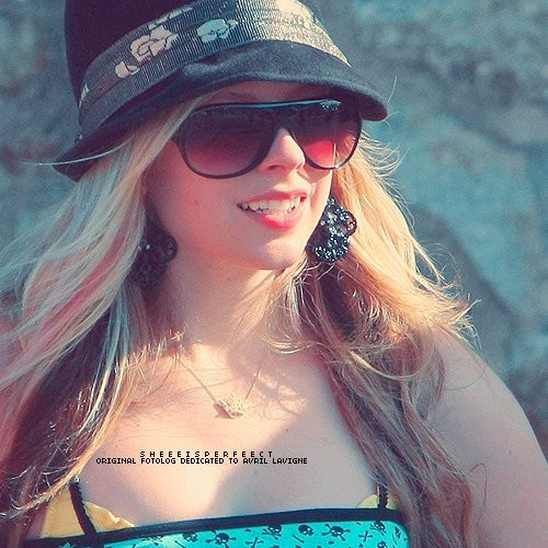 avril lavigne pix so c00000000lا.......رجو  التثبت Avril-avril-lavigne-7479807-500-500