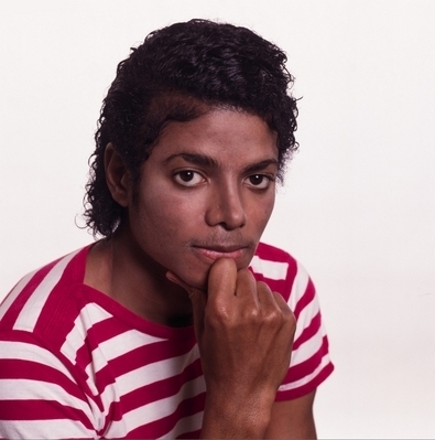 Vos photos favorites de Michael - Page 10 MJ-3-michael-jackson-7439634-395-399