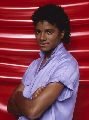 Vos photos favorites de Michael - Page 10 MJ-3-michael-jackson-7439654-297-399