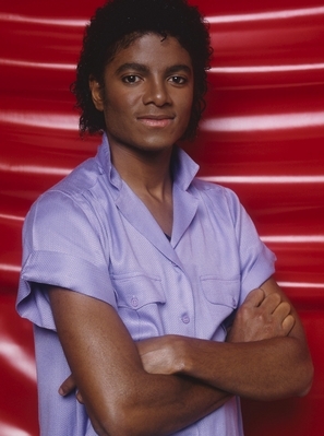 Vos photos favorites de Michael - Page 10 MJ-3-michael-jackson-7439655-297-399