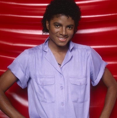 Vos photos favorites de Michael - Page 10 MJ-3-michael-jackson-7439656-399-400