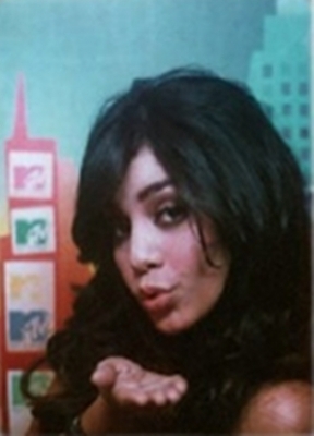 Vanessa Hudgens Resimleri - Sayfa 2 TRL-Photobooth-vanessa-anne-hudgens-7423881-288-400