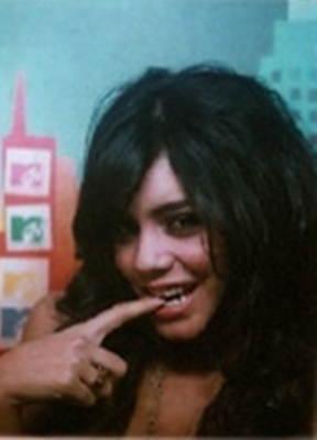 Vanessa Hudgens Resimleri - Sayfa 2 TRL-Photobooth-vanessa-anne-hudgens-7423884-288-400