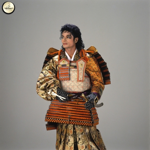 Vos photos favorites de Michael - Page 11 Various-Photoshoots-Sam-Emerson-Photoshoots-michael-jackson-7440689-498-500