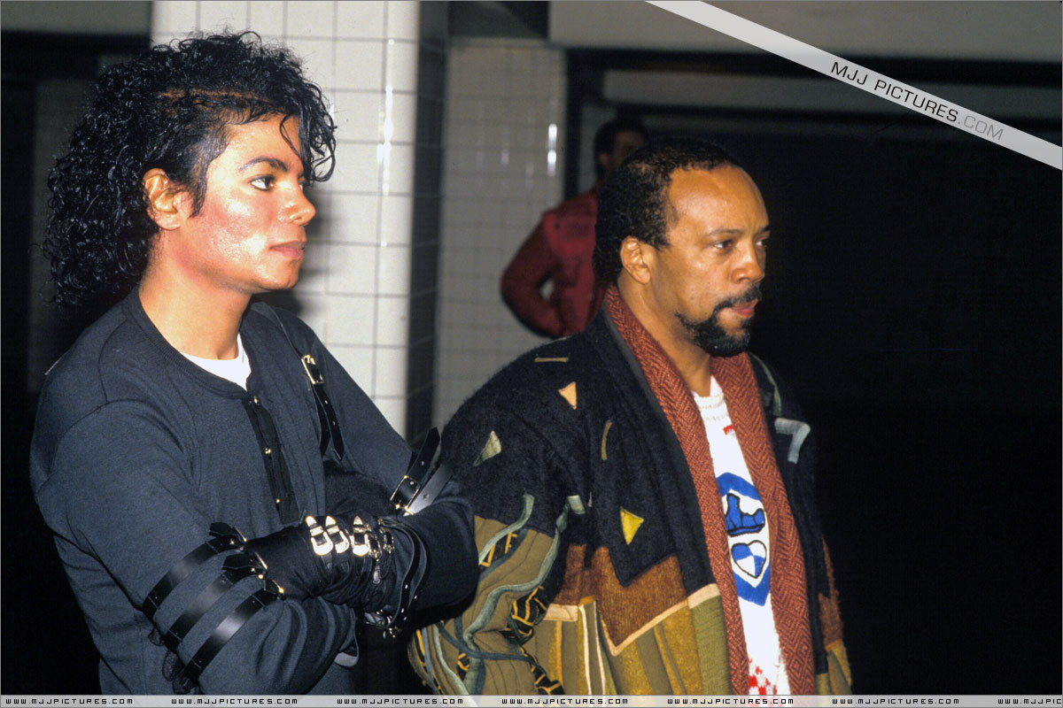 Immagini Inedite - Pagina 26 Bad-MJ-Behind-The-Scenes-michael-jackson-7564983-1200-800