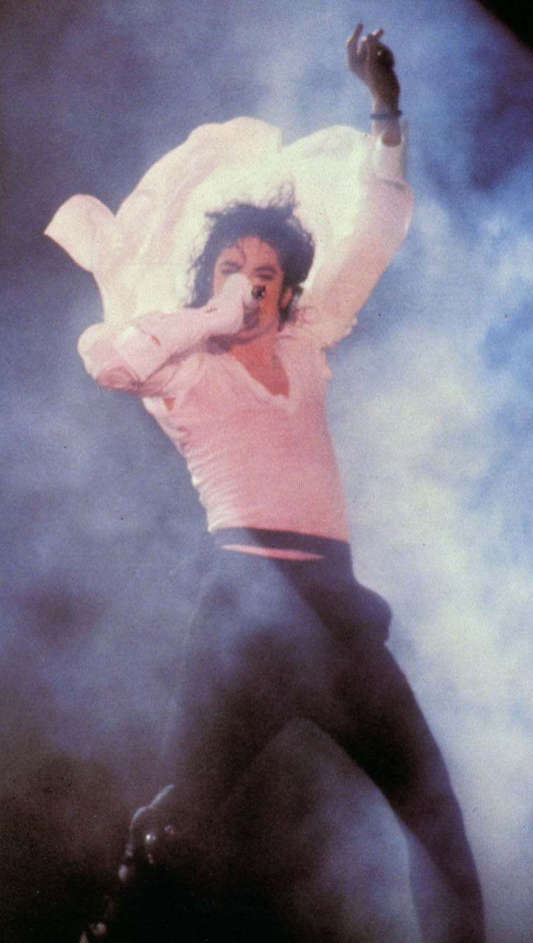 Dangerous tour - Page 2 Dangerous-World-Tour-On-Stage-michael-jackson-7505685-759-1342