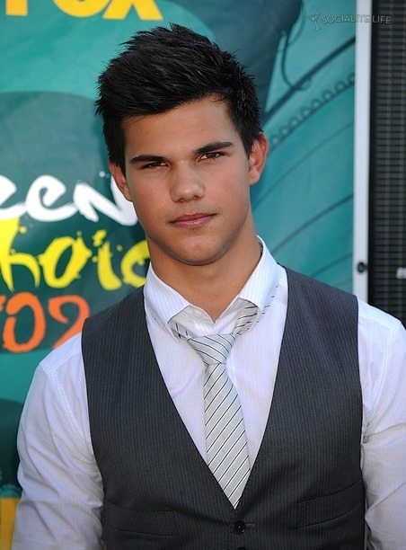  )   ..   Taylor-Lautner-TCA-2009-jacob-black-7573758-452-612