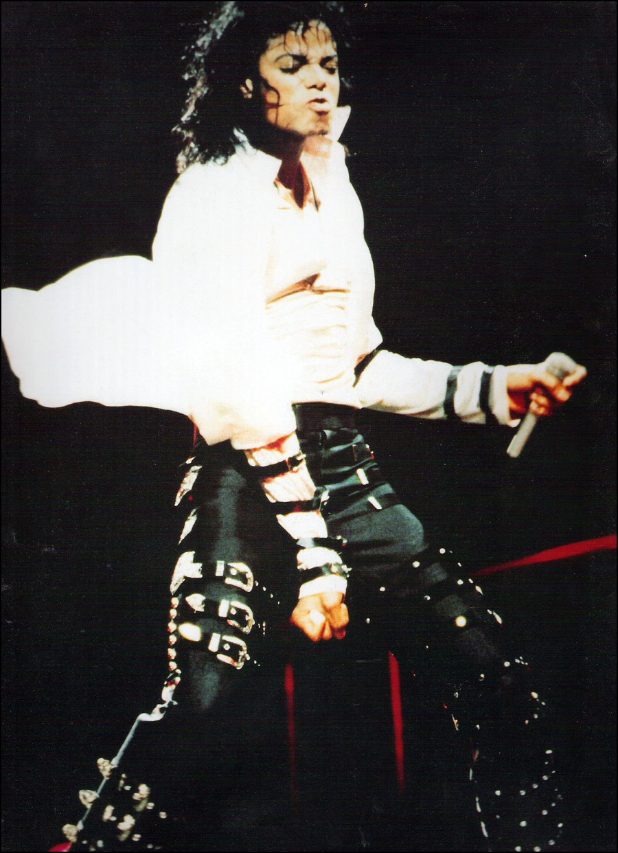 Immagini vietate ai "deboli di cuore" - Pagina 16 Bad-tour-Michael-s-performing-Dirty-Diana-dirty-diana-7535983-900-1242