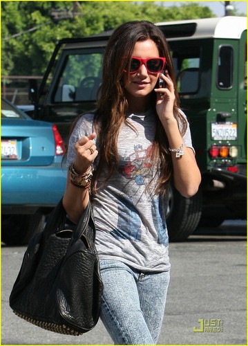 Ashley in Los Angeles-August,13.2009. Ashley-ashley-tisdale-7662326-359-500