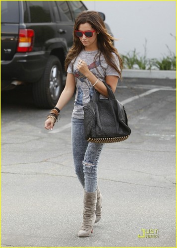 Ashley in Los Angeles-August,13.2009. Ashley-ashley-tisdale-7662365-357-500