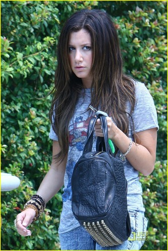 Ashley in Los Angeles-August,13.2009. Ashley-in-LA-ashley-tisdale-7655880-334-500