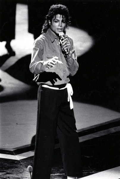 ERA BAD, DINAMISMO Y ENERGIA PURA MJ-Grammy-Award-1988-michael-jackson-7647343-404-600