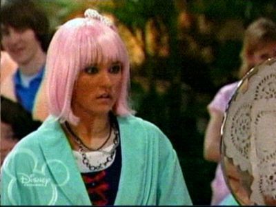 Hannah Montana (2) - Sayfa 23 3-21-For-Give-A-Little-Bit-emily-osment-7786032-400-300