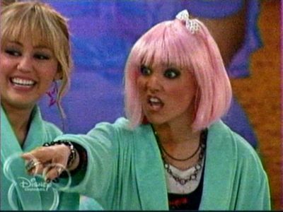 Hannah Montana (2) - Sayfa 23 3-21-For-Give-A-Little-Bit-emily-osment-7786046-400-300