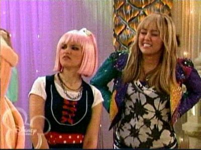 Hannah Montana (2) - Sayfa 23 3-21-For-Give-A-Little-Bit-emily-osment-7786076-400-300