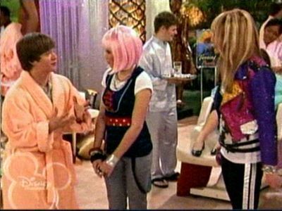 Hannah Montana (2) - Sayfa 23 3-21-For-Give-A-Little-Bit-emily-osment-7786077-400-300