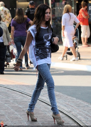 Ashley shopping for cell phone accessories in Hollywood - August 17 Ashley-ashley-tisdale-7732567-361-500