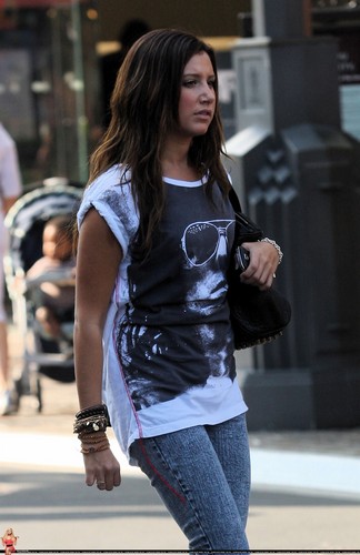 Ashley shopping for cell phone accessories in Hollywood - August 17 Ashley-ashley-tisdale-7732618-324-500