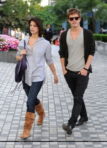 Xavier Samuel 22-08-Ashley-Greene-Xavier-Samuel-in-Vancouver-eclipse-movie-7823042-419-576