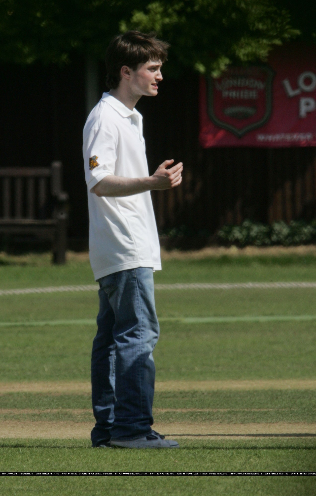 جديد دان في متش :~ David-Holmes-Cricket-Match-08-09-HQ-daniel-radcliffe-7841347-1273-2000