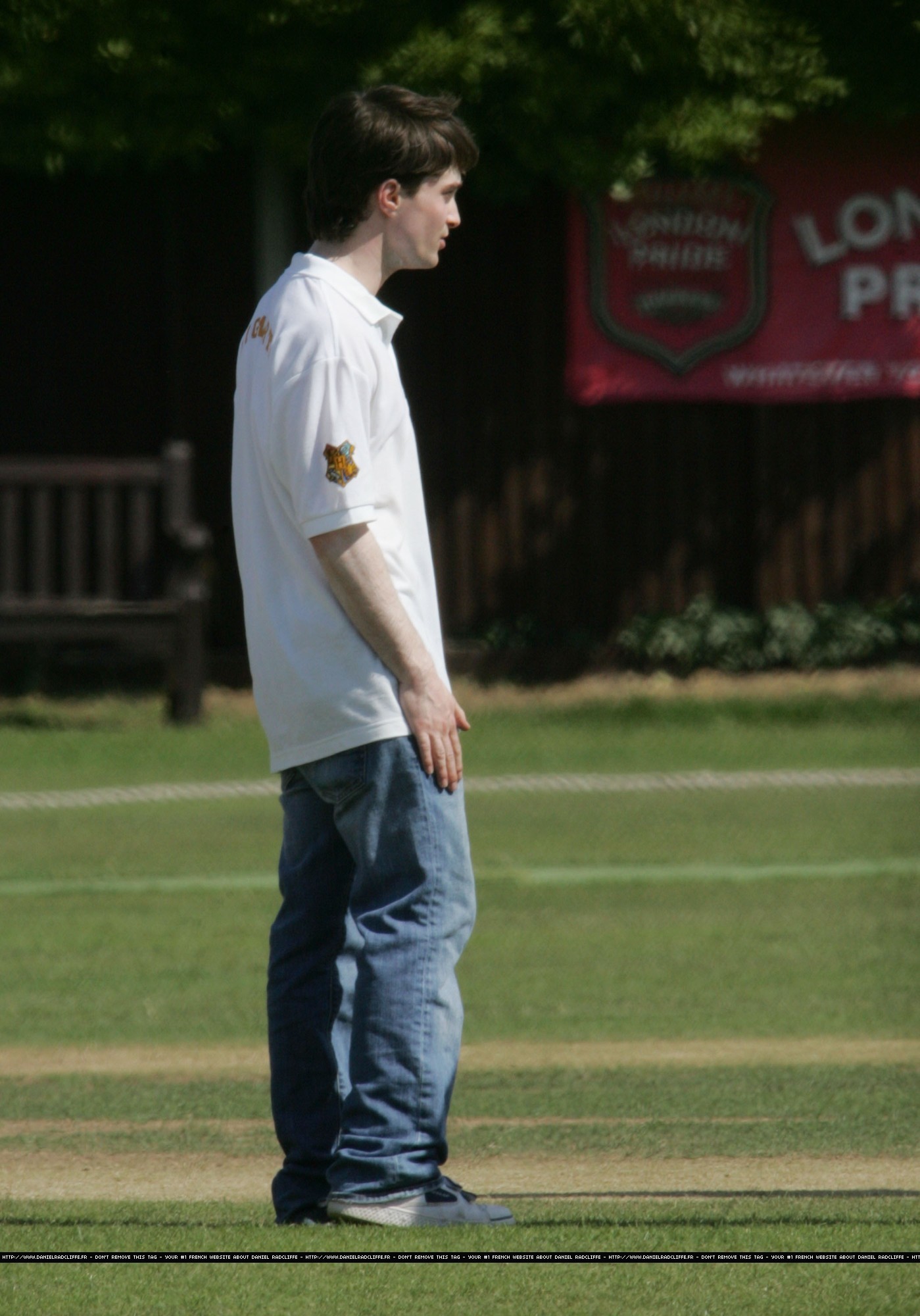 جديد دان في متش :~ David-Holmes-Cricket-Match-08-09-HQ-daniel-radcliffe-7841354-1399-2000