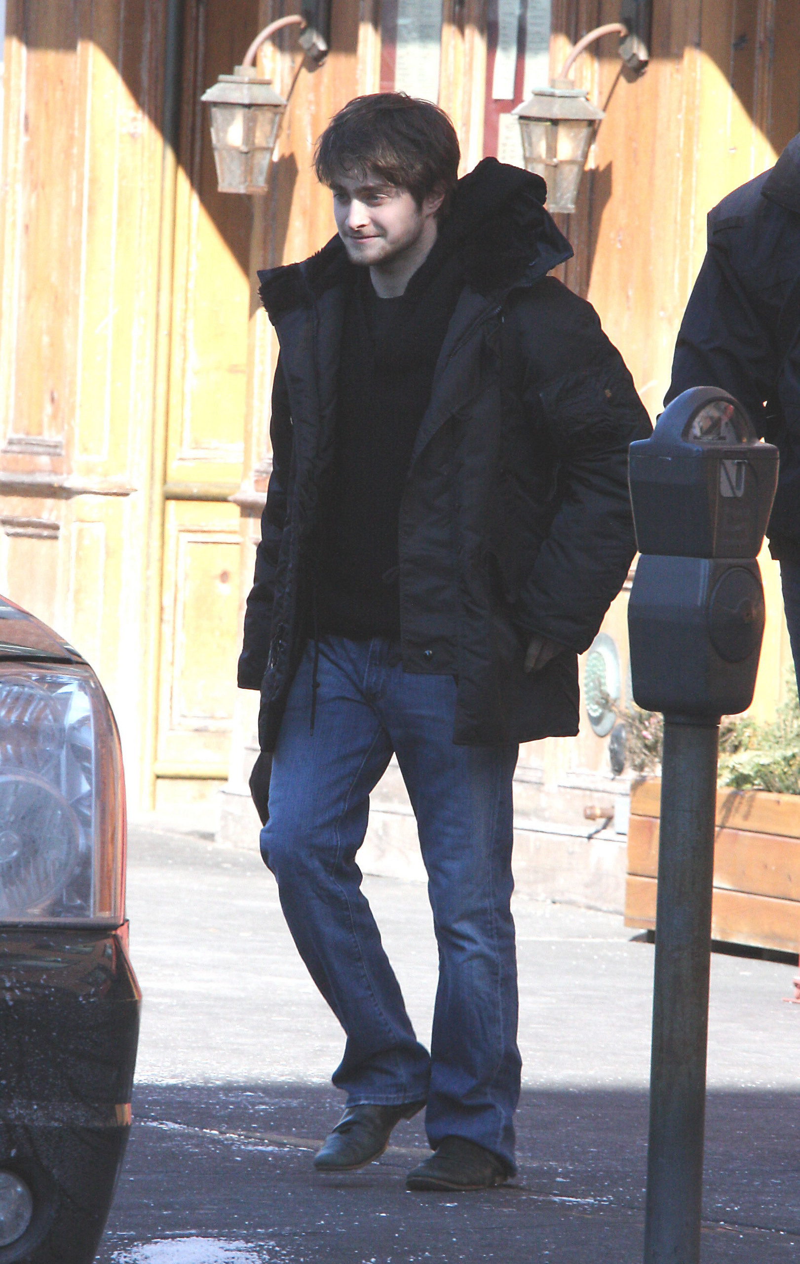 دانييل رادكليف في نيويورك In-New-York-City-02-05-09-HQ-daniel-radcliffe-7869250-1621-2560