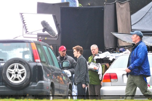 Photo du tournage Rob-kristen-on-the-set-of-Eclipse-yesterday-twilight-series-8080076-500-333