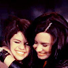 رمزيات سلينا Sel-Demi-selena-gomez-and-demi-lovato-8079955-100-100