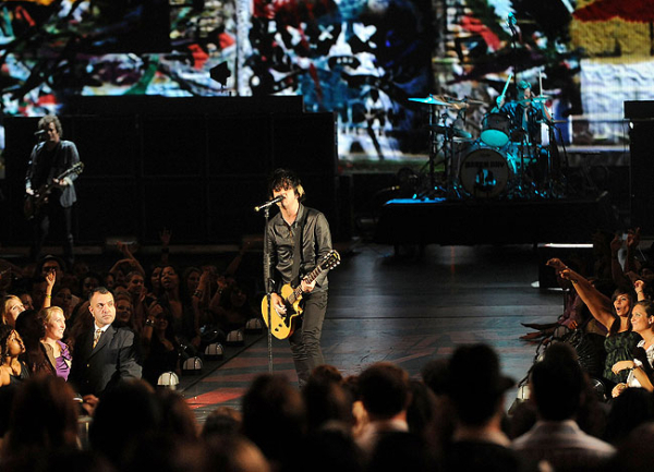 Green Day on the Red Carpet @ the 2009 MTV VMAs Green-Day-Performing-East-Jesus-Nowhere-the-2009-MTV-VMAs-green-day-8156951-600-433